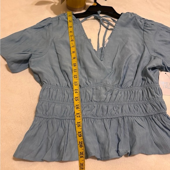 Time and Tru Women's Cinched Waist Peplum Blouse with Flutter Sleeves, Large - Picture 6 of 6